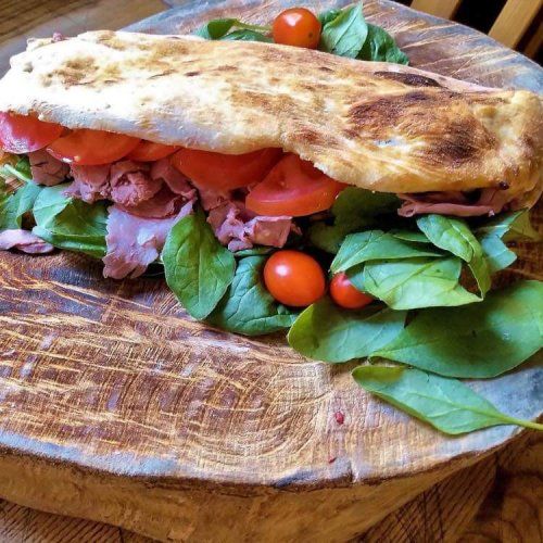 Pizzerie Piccolo Štramberk - Italská bageta, anglický roastbeef, mozzarella, majonéza, baby špenát, rajčata