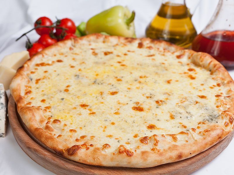 Pizza Dario Broumov - 16. Quattro Formaggi