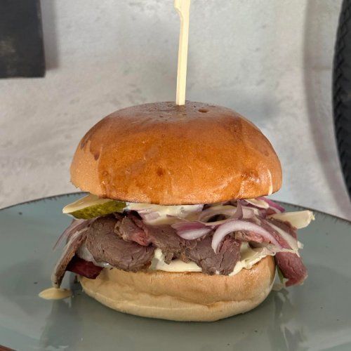 Božský Burger Velká Bíteš - Roatsbeef burger (1,3,7,10)